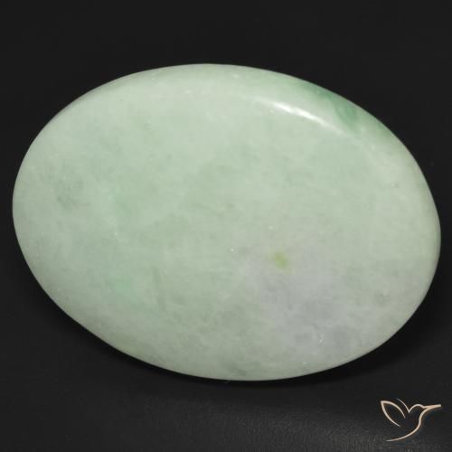 Jadéite vert naturelle coupe ovale, 35,14 ct, translucide