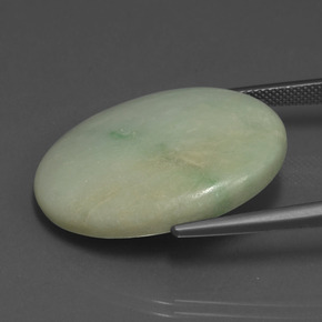 Jadéite vert naturelle coupe ovale, 38,26 ct, opaque