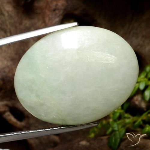 Jadéite Olive verte naturelle ovale, 42.61 ct, Translucide