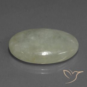 Jadéite Vert clair chaud naturelle ovale, 31.57 ct, Translucide