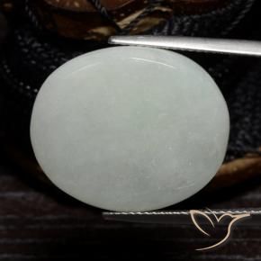 Jadéite Vert moyen naturelle ovale, 27.95 ct, Translucide