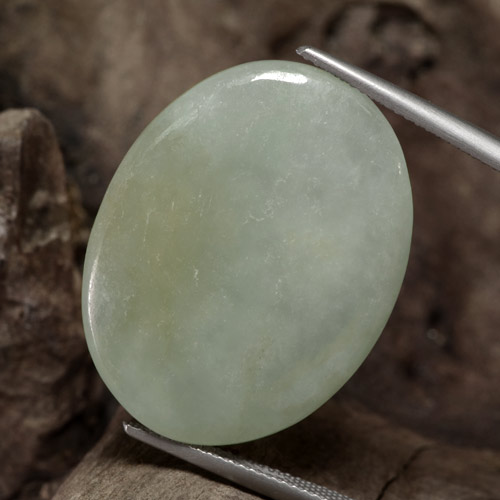 Jadéite Vert grisâtre naturelle Coupe ovale, 37.62 ct, Translucide