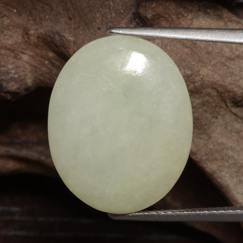 Jadéite jaune naturelle coupe ovale, 10,60 ct, translucide