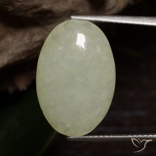 Jadéite Jaune-vert grisâtre naturelle ovale, 10.01 ct, Translucide