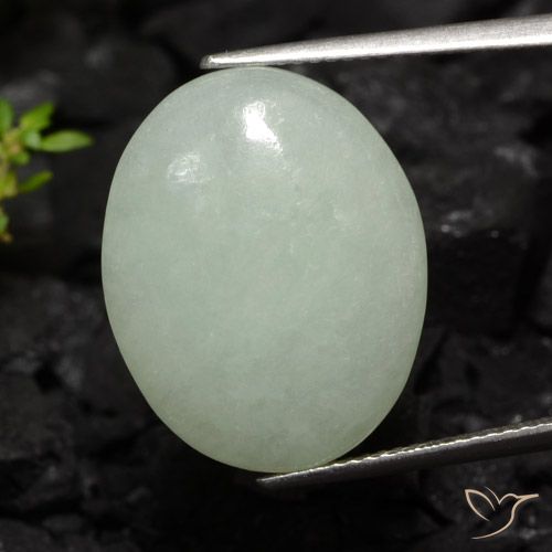 Jadéite Vert noisette léger naturelle ovale, 17.80 ct, Translucide
