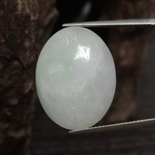 Jadéite blanc naturelle coupe ovale, 16,87 ct, translucide
