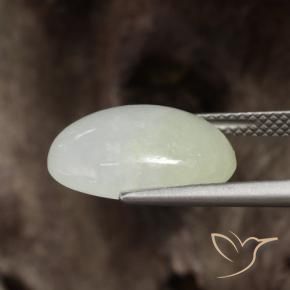Jadéite Vert clair chaud naturelle ovale, 8.25 ct, Translucide