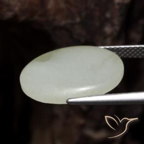 Jadéite Vert moyen naturelle ovale, 7.64 ct, Translucide