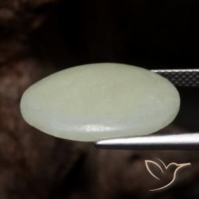 Jadéite Olive verte naturelle ovale, 8.61 ct, Translucide