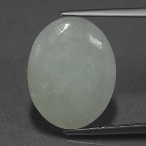 Jadéite vert naturelle coupe ovale, 6,67 ct, translucide