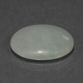 Jadéite vert naturelle coupe ovale, 6,67 ct, translucide