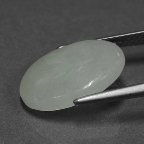 Jadéite vert naturelle coupe ovale, 6,67 ct, translucide