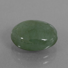 Jadéite vert naturelle coupe ovale, 4,90 ct, translucide