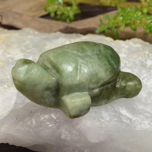 Jadéite vert naturelle forme fantaisie, 78,27 ct, opaque