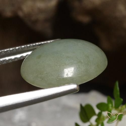 Jadéite Vert moyen naturelle ovale, 5.81 ct, Translucide