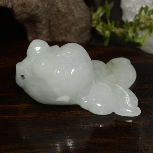 Jadéite blanc naturelle forme fantaisie, 39,59 ct, translucide