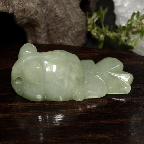 Jadéite vert naturelle forme fantaisie, 30,86 ct, translucide