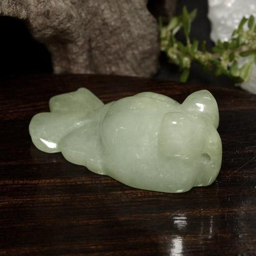 Jadéite vert naturelle forme fantaisie, 30,86 ct, translucide