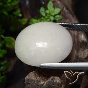 Jadéite Gris très clair naturelle ovale, 24.23 ct, Translucide