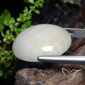 Jadéite Gris très clair naturelle ovale, 21.29 ct, Translucide