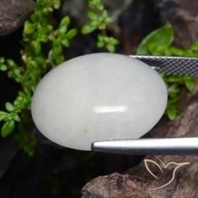 Jadéite Gris moyen naturelle ovale, 23.67 ct, Translucide