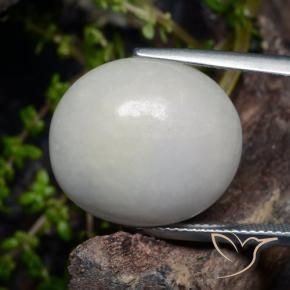 Jadéite Blanc grisâtre naturelle ovale, 21.02 ct, Translucide