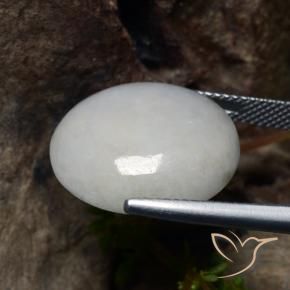 Jadéite Blanc grisâtre naturelle Coupe ovale, 21.22 ct, Translucide