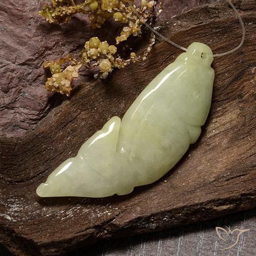 Jadéite Jaune verdâtre naturelle Fantaisie, 27.20 ct, Translucide