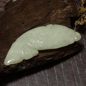 Jadéite vert naturelle forme fantaisie, 24,61 ct, translucide