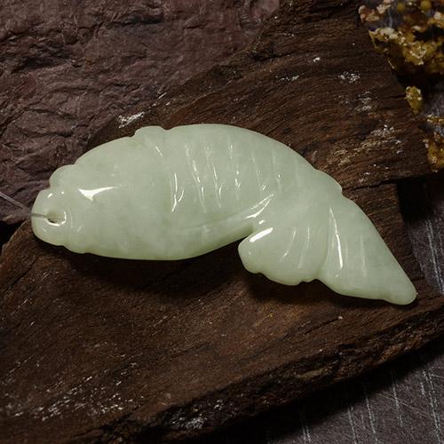 Jadéite vert naturelle forme fantaisie, 32,72 ct, translucide