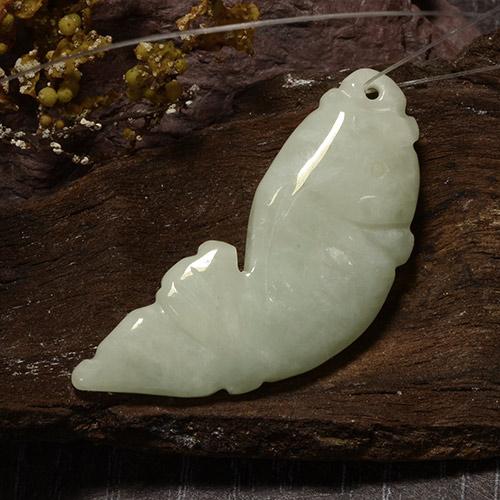 Jadéite vert naturelle forme fantaisie, 32,72 ct, translucide