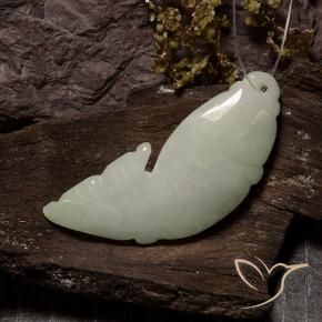 Jadéite Vert grisâtre naturelle Fantaisie, 31.73 ct, Translucide