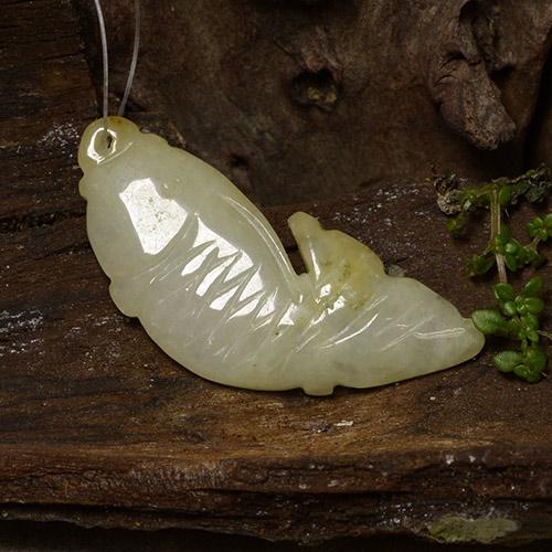 Jadéite jaune naturelle forme fantaisie, 26,52 ct, translucide