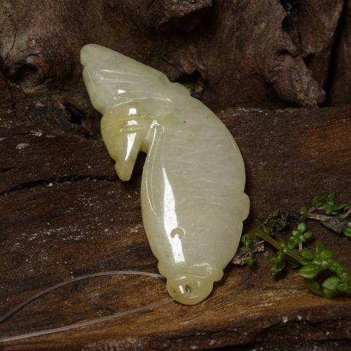 Jadéite jaune naturelle forme fantaisie, 26,52 ct, translucide