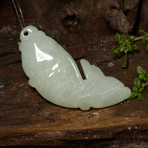 Jadéite Vert moyen naturelle Forme fantaisie, 27.18 ct, Translucide