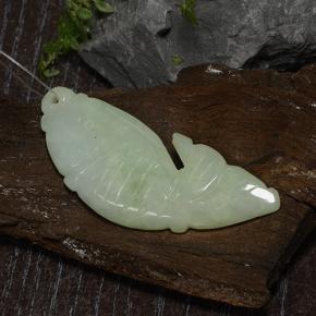 Jadéite vert naturelle forme fantaisie, 30,08 ct, translucide