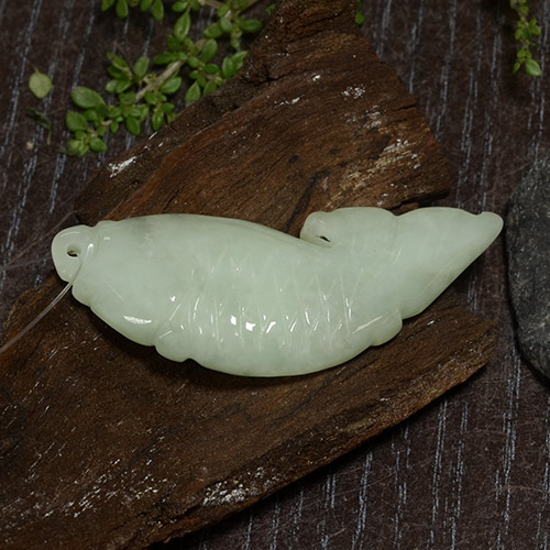 Jadéite Vert moyen naturelle Forme fantaisie, 25.28 ct, Translucide