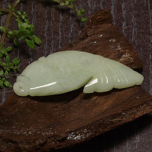 Jadéite vert naturelle forme fantaisie, 28,67 ct, translucide