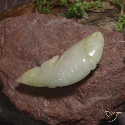 Jadéite Vert-jaune moyen naturelle Fantaisie, 29.72 ct, Translucide