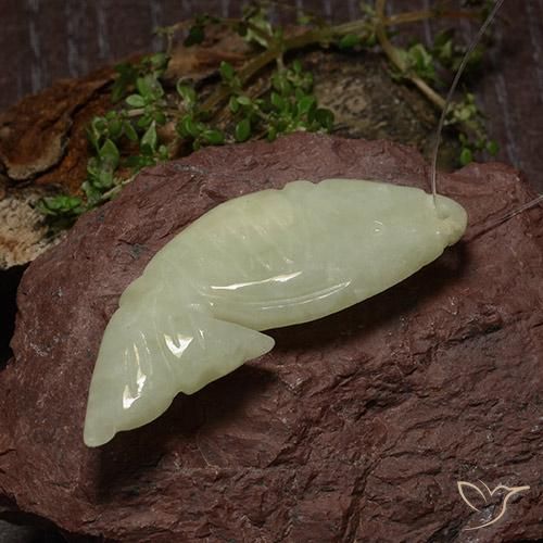 Jadéite Vert-jaune moyen naturelle Fantaisie, 31.90 ct, Translucide