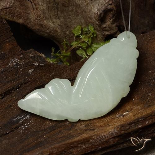 Jadéite Vert grisâtre naturelle Fantaisie, 27.95 ct, Translucide