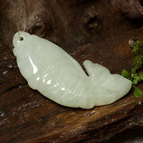 Jadéite Vert grisâtre naturelle Forme fantaisie, 29.80 ct, Translucide