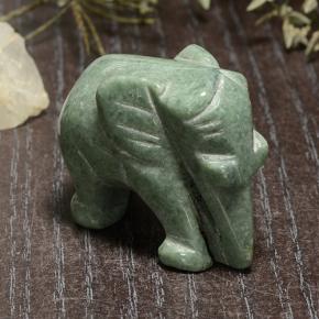 Jadéite vert naturelle forme fantaisie, 140,74 ct, opaque