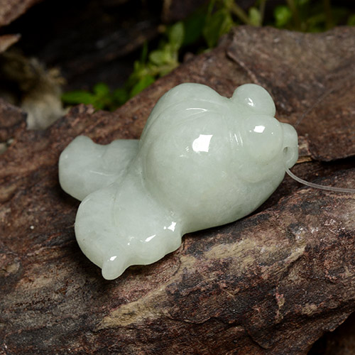 Jadéite blanc naturelle forme fantaisie, 31,75 ct, translucide