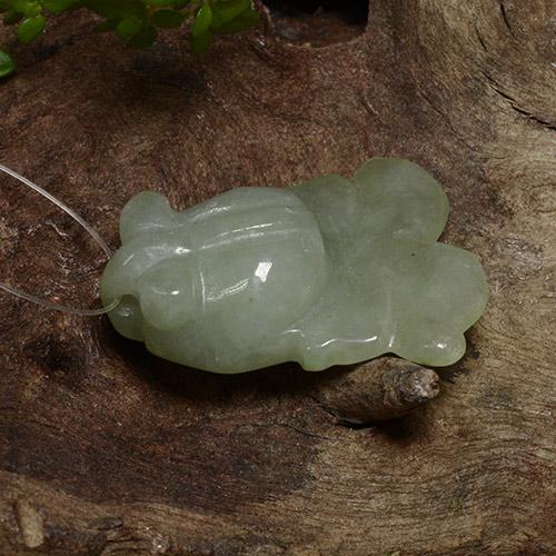 Jadéite vert naturelle forme fantaisie, 24,53 ct, translucide