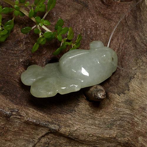 Jadéite vert naturelle forme fantaisie, 24,53 ct, translucide