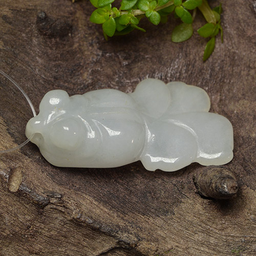 Jadéite blanc naturelle forme fantaisie, 21,06 ct, translucide