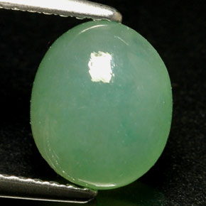 Jadéite Vert naturelle Coupe ovale, 2.01 ct, Opaque