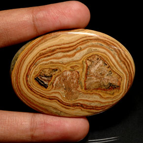 Jaspe multicolore naturelle coupe ovale, 109,25 ct, opaque