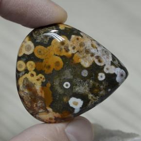 Jaspe multicolore naturelle en forme de poire, 61,38 ct, opaque